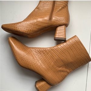 Vince Koren Square-toe Croc-embossed Leather Ankle Boots In Tan Sz 6